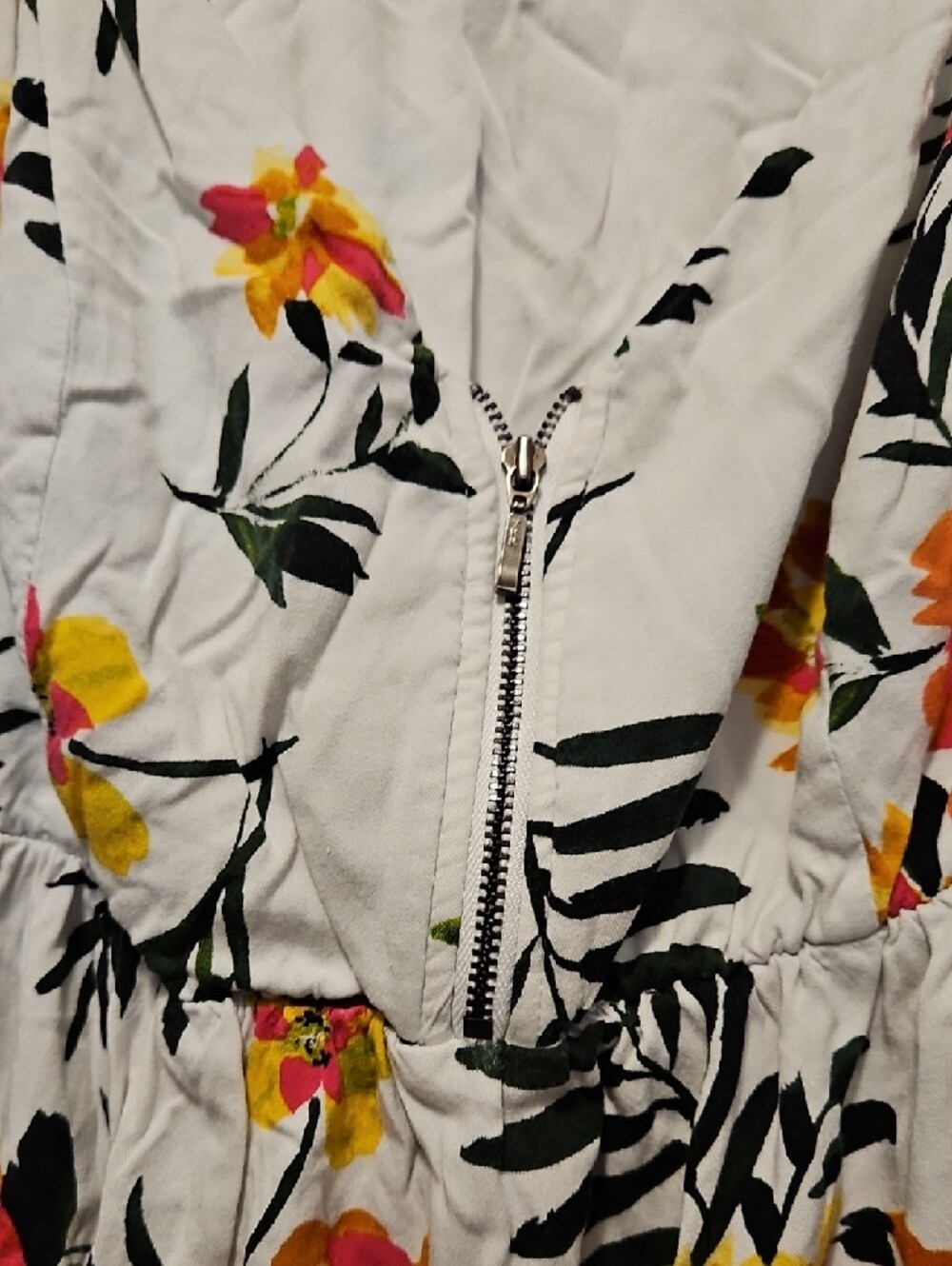 torrid White Tropical Zip-Front Racerback Top - Picture 3 of 8